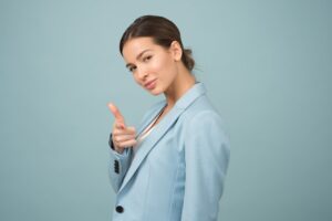 Psychologia pewności siebie – jak zrozumieć i kształtować jej fundamenty?